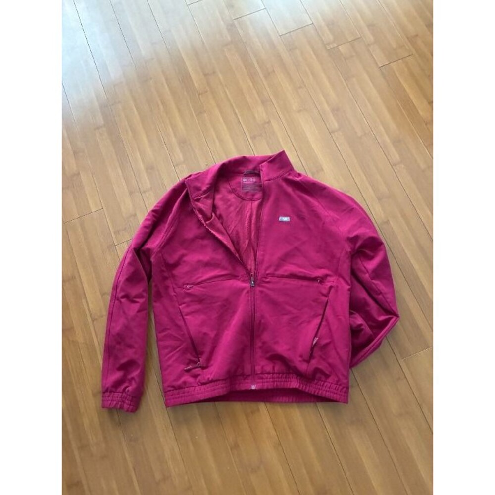 Figs Red Cranberry Cobaki Scrub Jacket Men's Medium